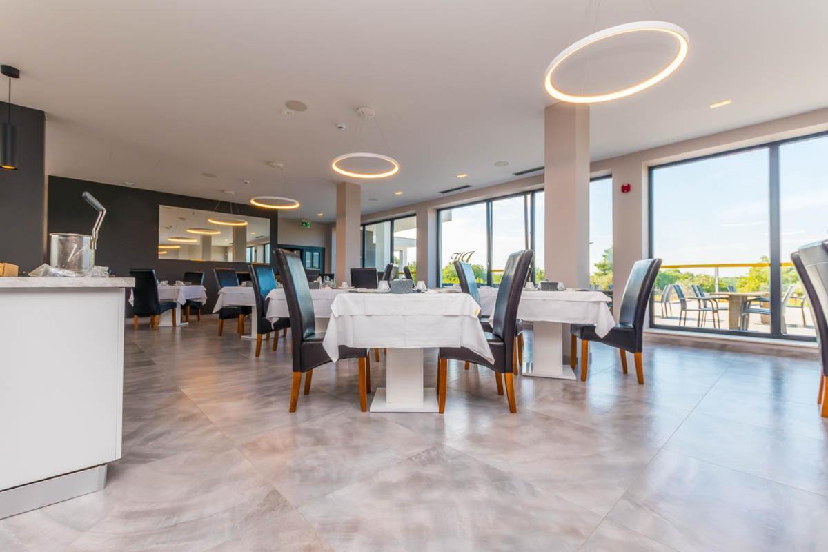 Tar-Vabriga Hotel Delfin Lanterna מראה חיצוני תמונה
