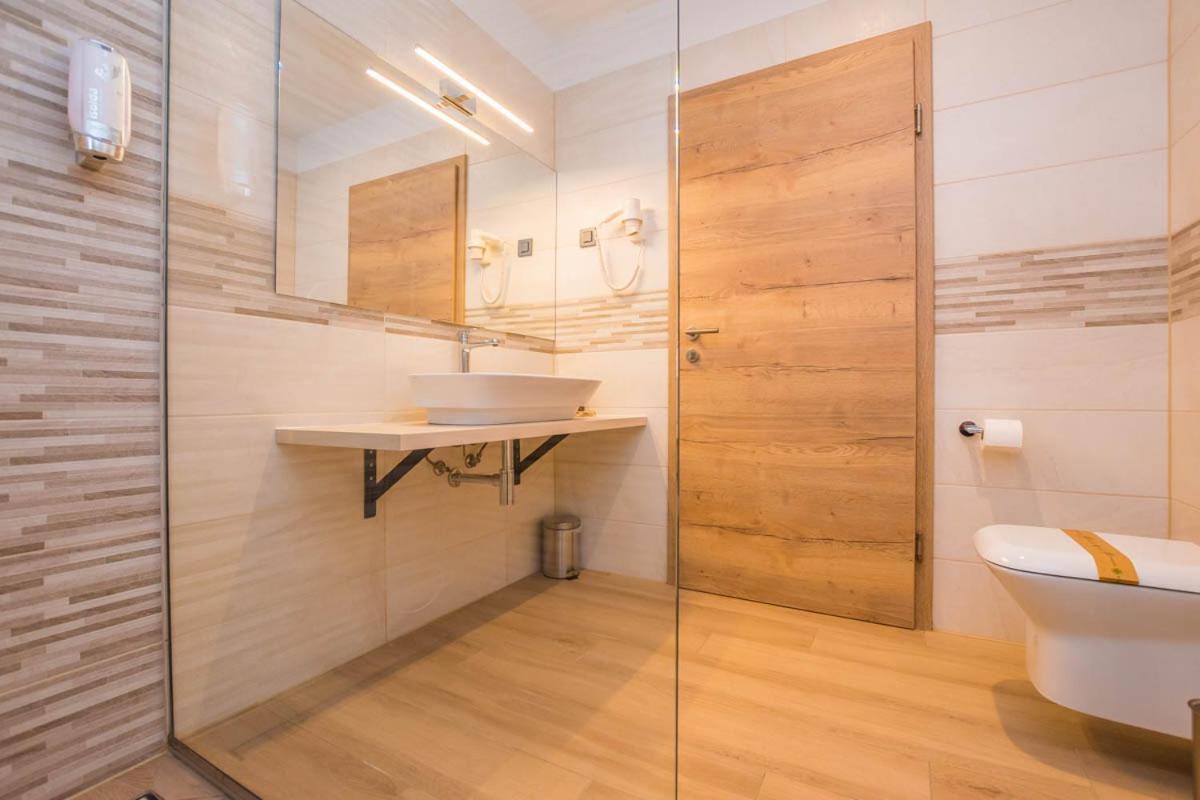 Tar-Vabriga Hotel Delfin Lanterna מראה חיצוני תמונה